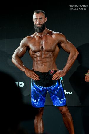 MEN'S PHYSIQUE +179 STARS